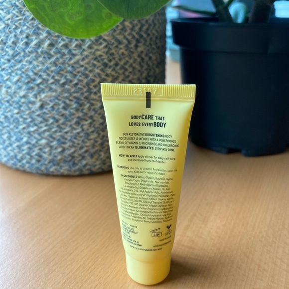 3/$40 🦙 Isle of Paradise Brilliantly Bright Body Moisturizer Radiant Skin - Picture 5 of 5